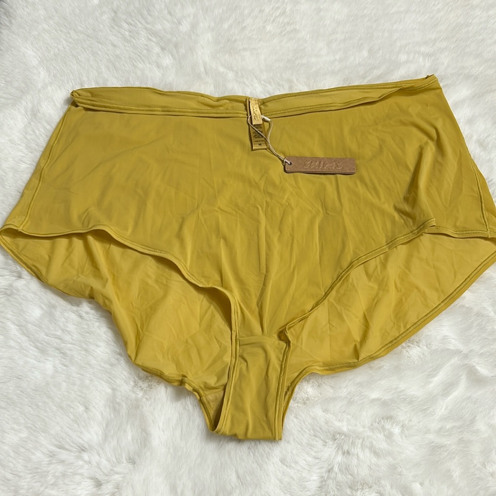 NWT SKIMS Soft Smoothing Cheeky Bikini